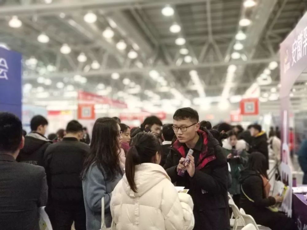 探访合肥招聘会现场:找工作难还是招人难?