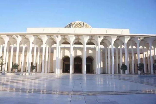 "南通三建建筑装饰有限公司董事长花志华说,能够成功参建大清真寺项目