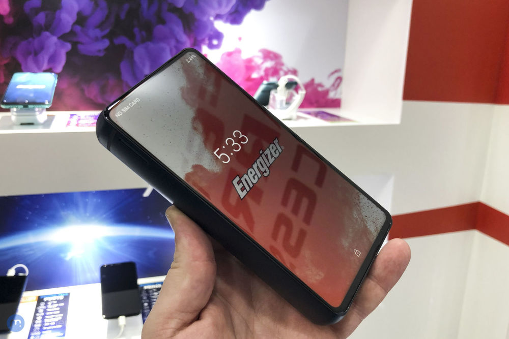 全球电池容量最大的手机:待机 50 天,厚度太感