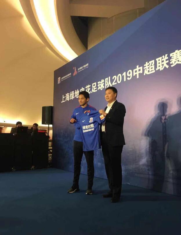 加蓬国脚"恢复国籍"成功!中文名钱杰给 以内援身份加盟申花