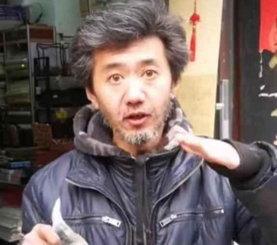网红"扇子哥",竟直言拒绝几十万,原因令人感叹?