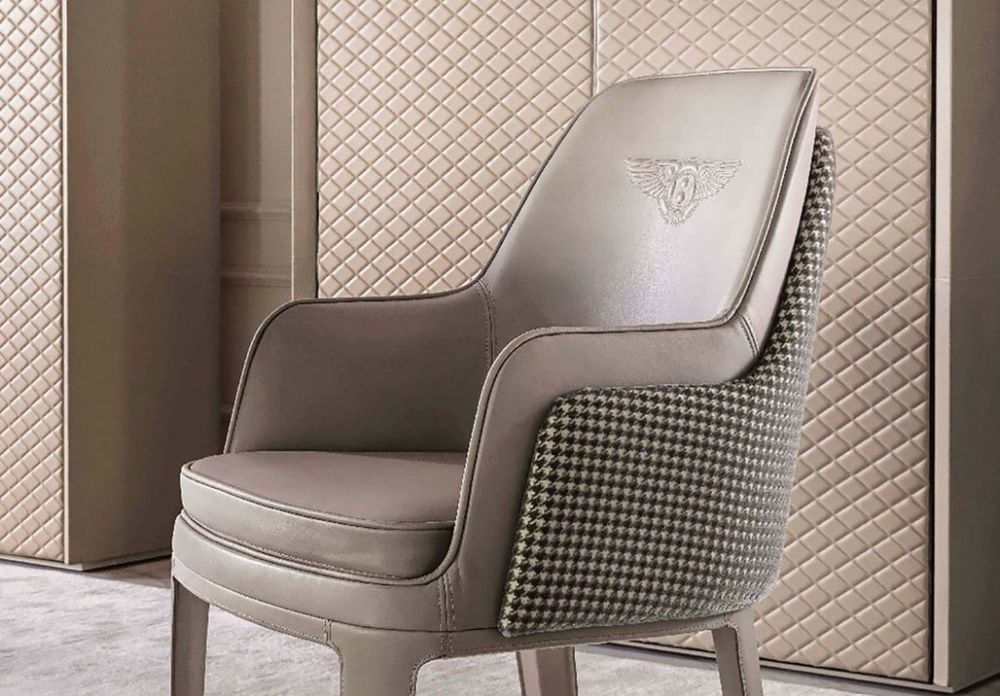 宾利做家具,罗密欧造扑克!这些汽车品牌都干过什么副业?