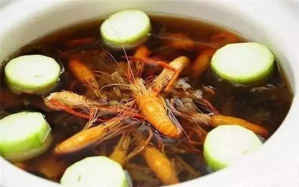 陈年干菜和鲜活河虾,凑在一起同煮的 「干菜头河虾汤」
