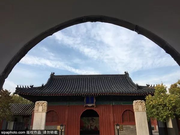 去一座北京的公園 估計也要好幾年才能全部玩遍呢~ 北京寺廟和教堂