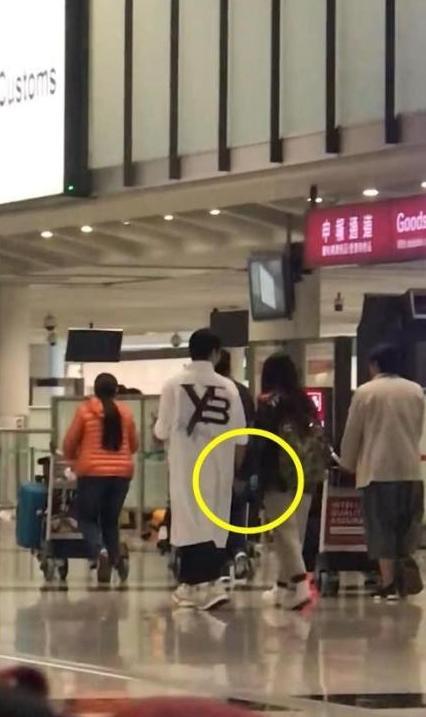 郭碧婷向佐同游印度被偶遇,两人全程牵手公开