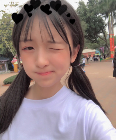 允恩引领新时尚,"奶奶裤"爆火全网!一抢而空