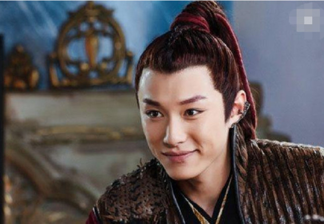 招摇:里面的男主二是姜武,爱慕女主却得不到她