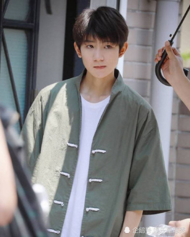 已知雷军身高175,跟王源同框时,求王源的真实身高!