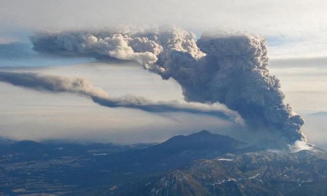 在環太平洋地震帶上也存在一部分的活火山和死火山,我們經常可能都會