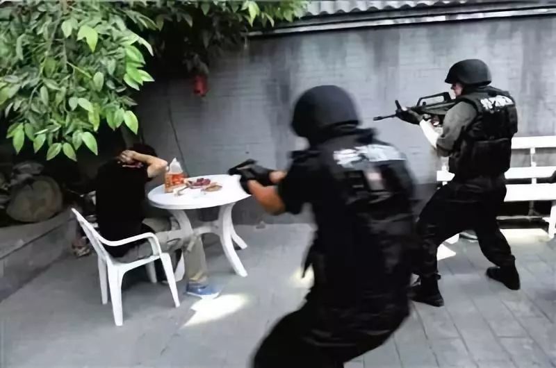 福州一杀人犯潜逃18年,被抓时已成企业总经理