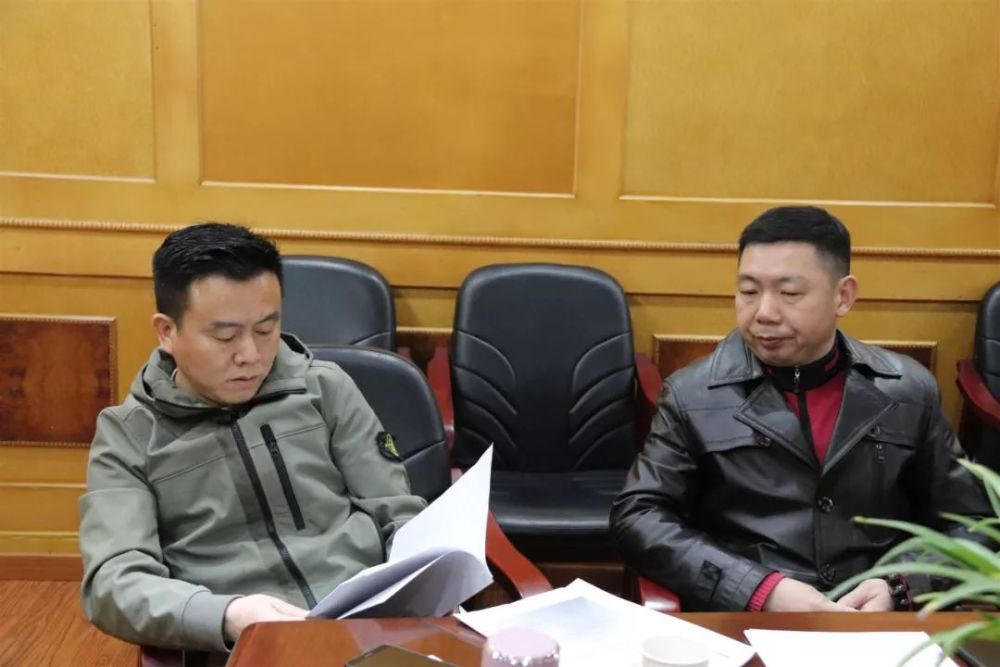 图左:张家界市广告协会会长黄雪松,图右:张家界云旅科技有限公司董事
