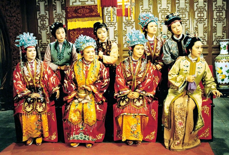 红楼梦王夫人和薛姨妈是亲姐妹为什么称呼却大不一样