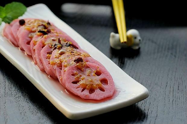 用朗姆酒做中式菜:莲藕片,吃出高端大气上档次,人见人爱