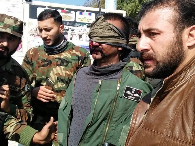 图片:我军飞行员使用的qsz-11型5.