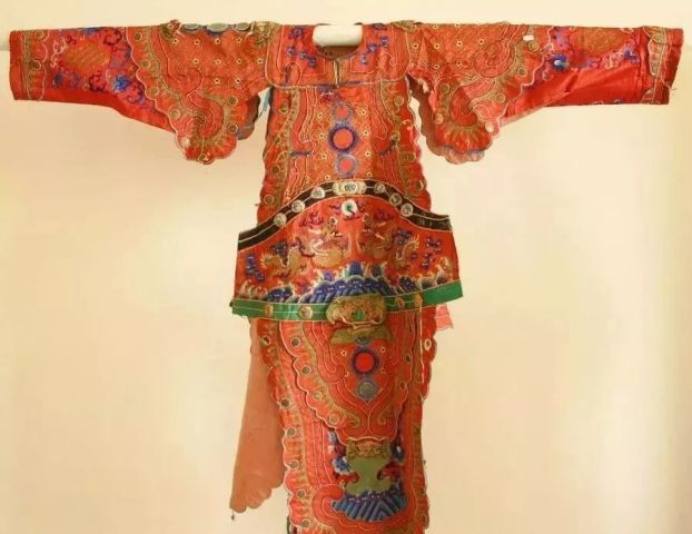 数千件少数民族服饰,清代宫廷袍服尽在服饰博物馆浦东这家