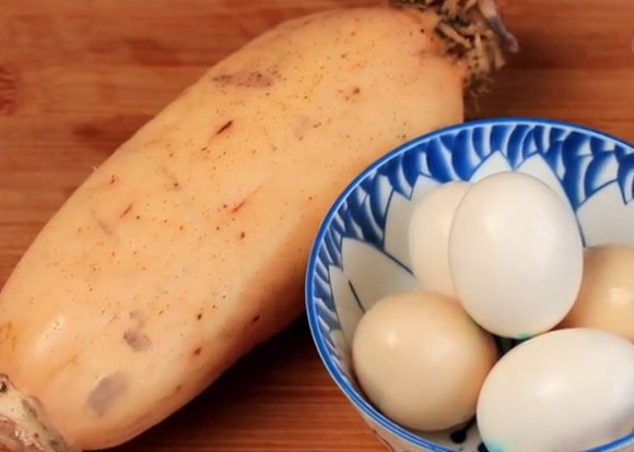 莲藕鸡蛋一起吃,这还是第一次做,上桌分分钟抢光