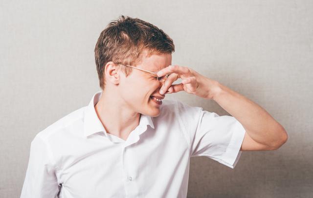 长期喝酒的人,酒后上厕所若出现3多1黄,小心