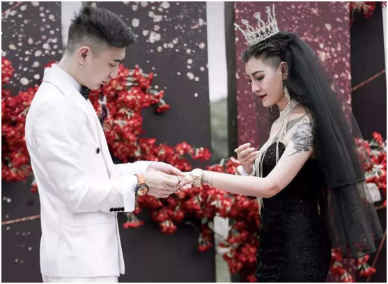 黑婚纱代表什么_黑色婚纱代表什么意思