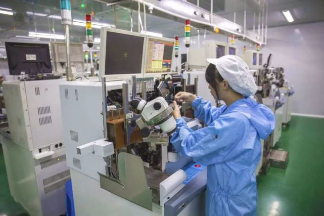 进厂才3个月就能当上线长