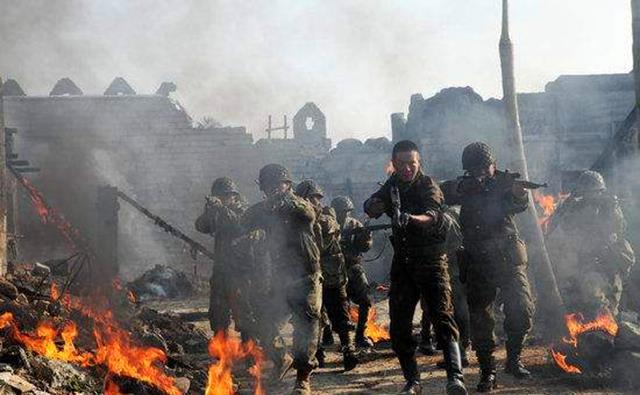 对越反击战中,解放军在越军监狱看见了什么?班长气得浑身发抖