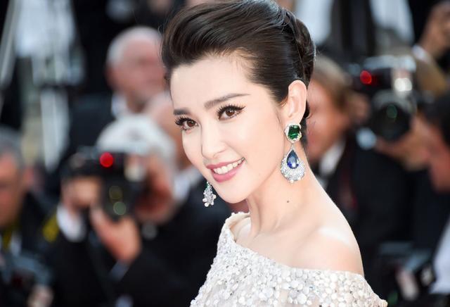 42岁任泉老婆近照曝光,难怪不与李冰冰结婚,原来是她