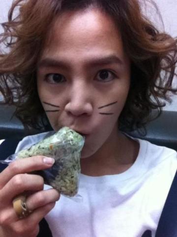 男明星卸妆后:鹿晗蔡徐坤丑,权志龙惊悚,张根硕