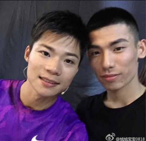 旭旭宝宝表示脱发严重,看到他光头的照片,网友:东尼大旭!