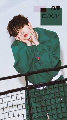 蔡徐坤cos李小龙,看到照片后,网友纷纷表示:东施效颦