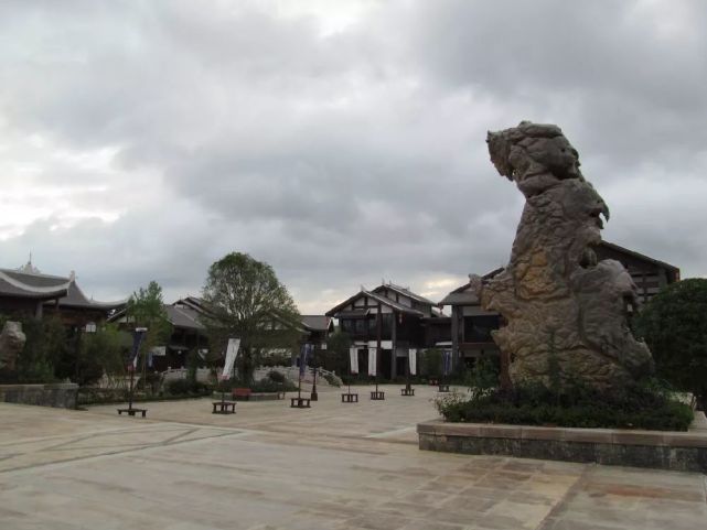 摄:王从彦▲地址:贵安新区马场镇龙窝新旧寨你可以去北斗湾 vr 小镇