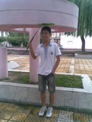 旭旭宝宝表示脱发严重,看到他光头的照片,网友:东尼大旭!