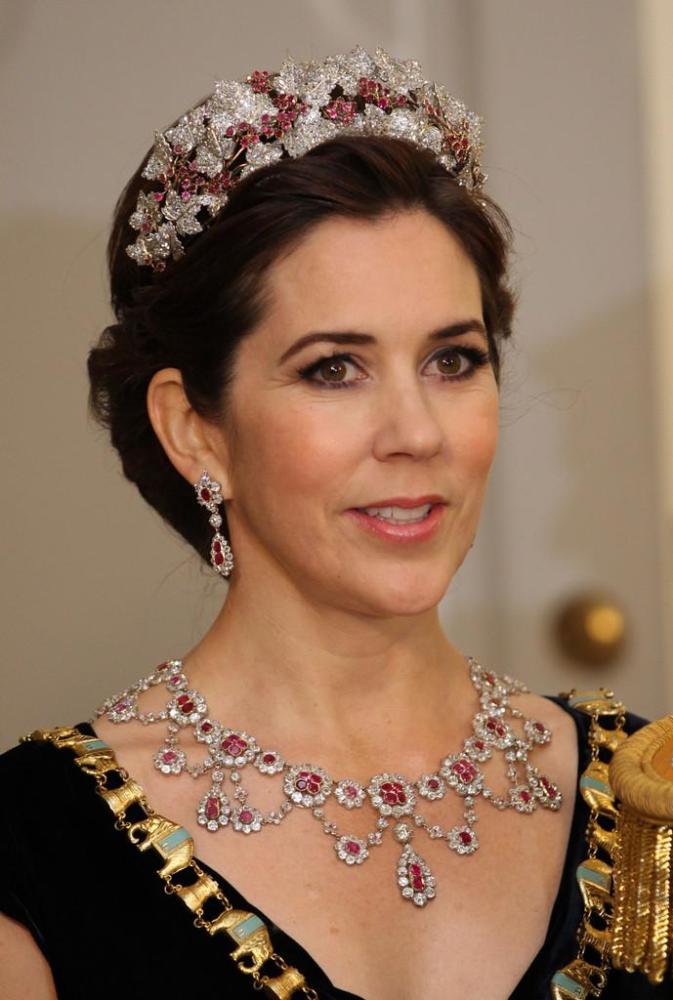 约旦王后拉尼娅休闲装_约旦王后衣品_西班牙王后和约旦王后