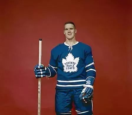 由著名冰球运动员提姆.霍顿1964年在安大略的哈密尔顿创立.