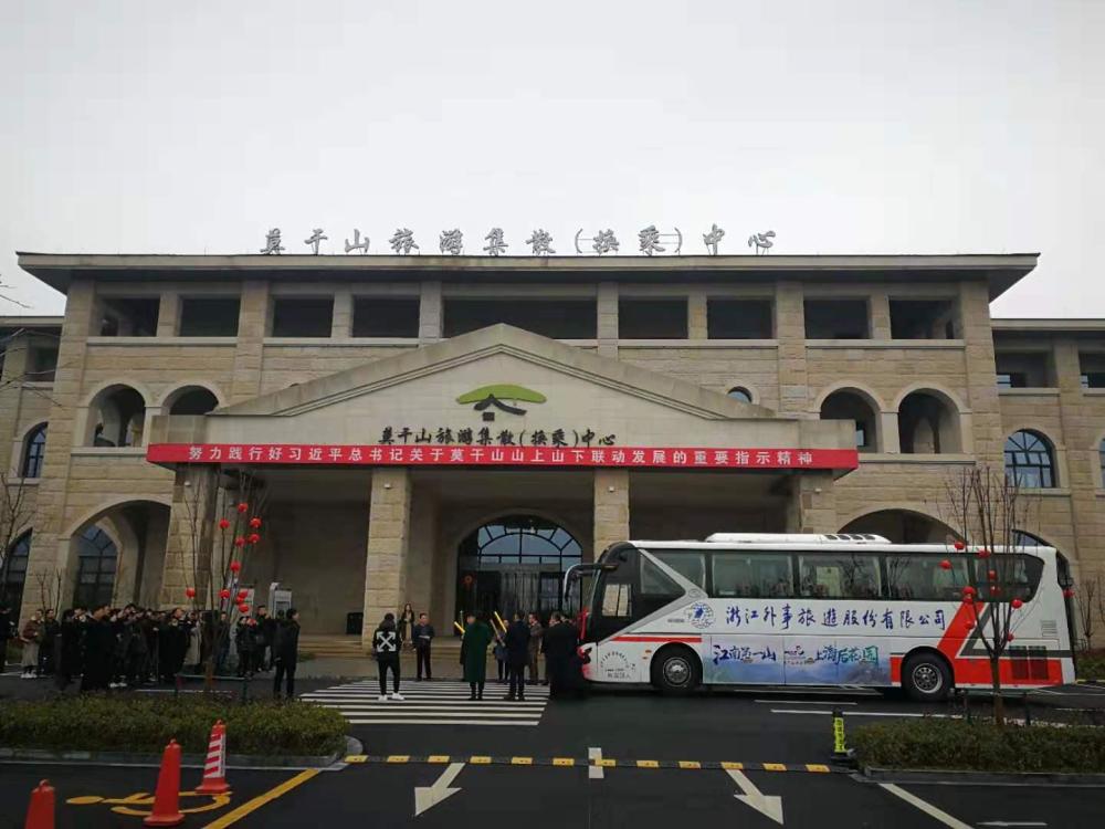 卖小哥体彩大乐透中奖1800万元;猫爪杯真假难