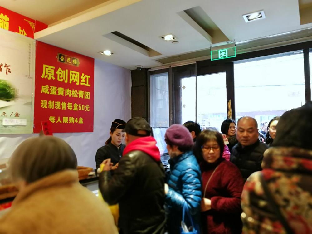 卖小哥体彩大乐透中奖1800万元;猫爪杯真假难