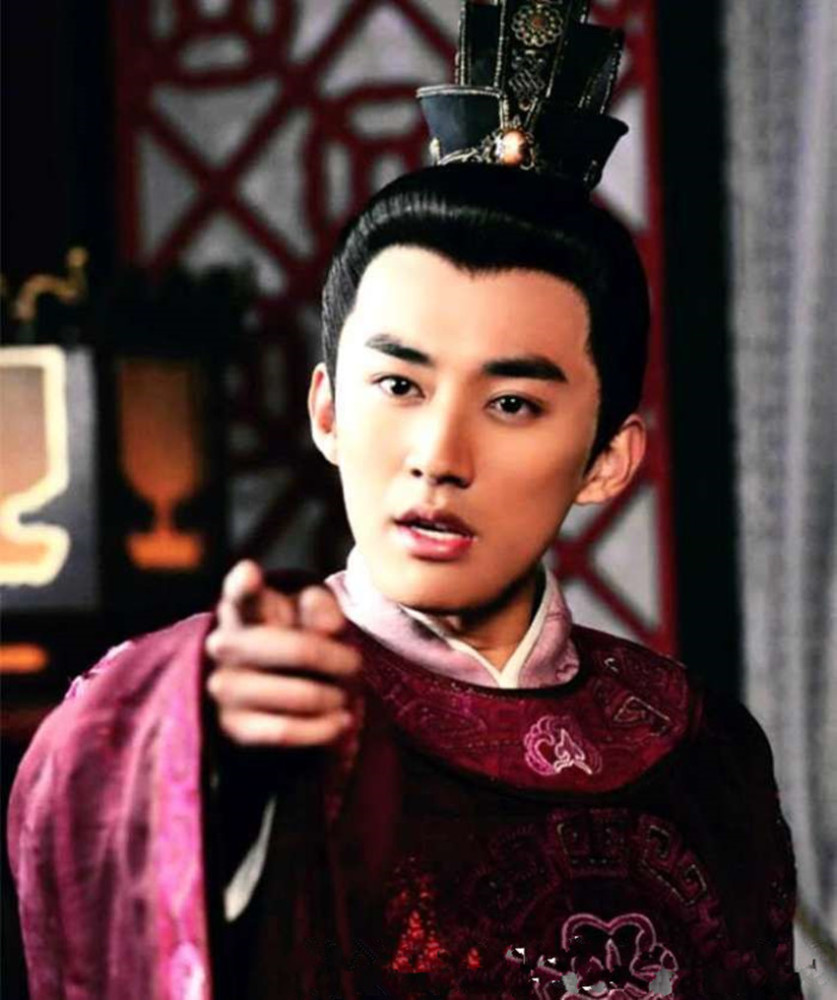 韦后与武三思关系非同一般,有人告诉李显,为何李显充耳不闻