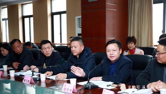 市人大代表审议、政协委员讨论政府工作报告发