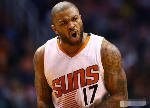 火箭队塔克为什么放弃4号球衣,改穿17号球衣?真相令人难受