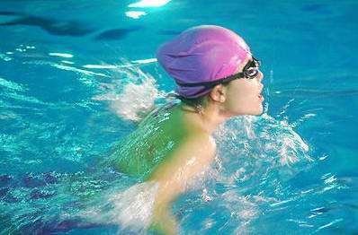 健身训练和游泳,胖墩减肥哪个好?3个月后有区