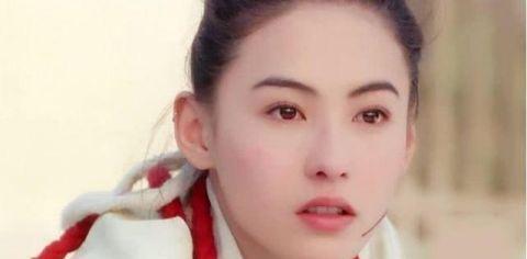 张柏芝深夜发文,图中现场凌乱不堪