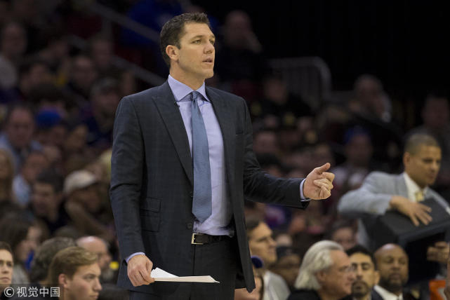 沃顿:湖人要缩减轮换阵容 希望球哥回归提供帮