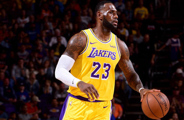 詹姆斯再里程悲