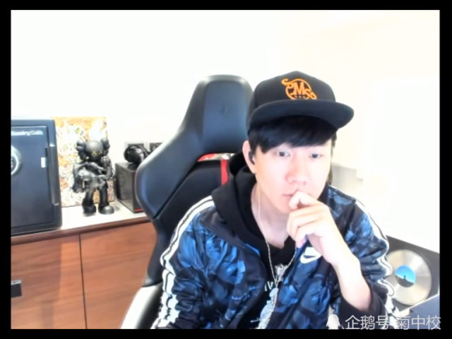 林俊杰斗鱼吃鸡首秀,不到15分钟就凉了,但这战