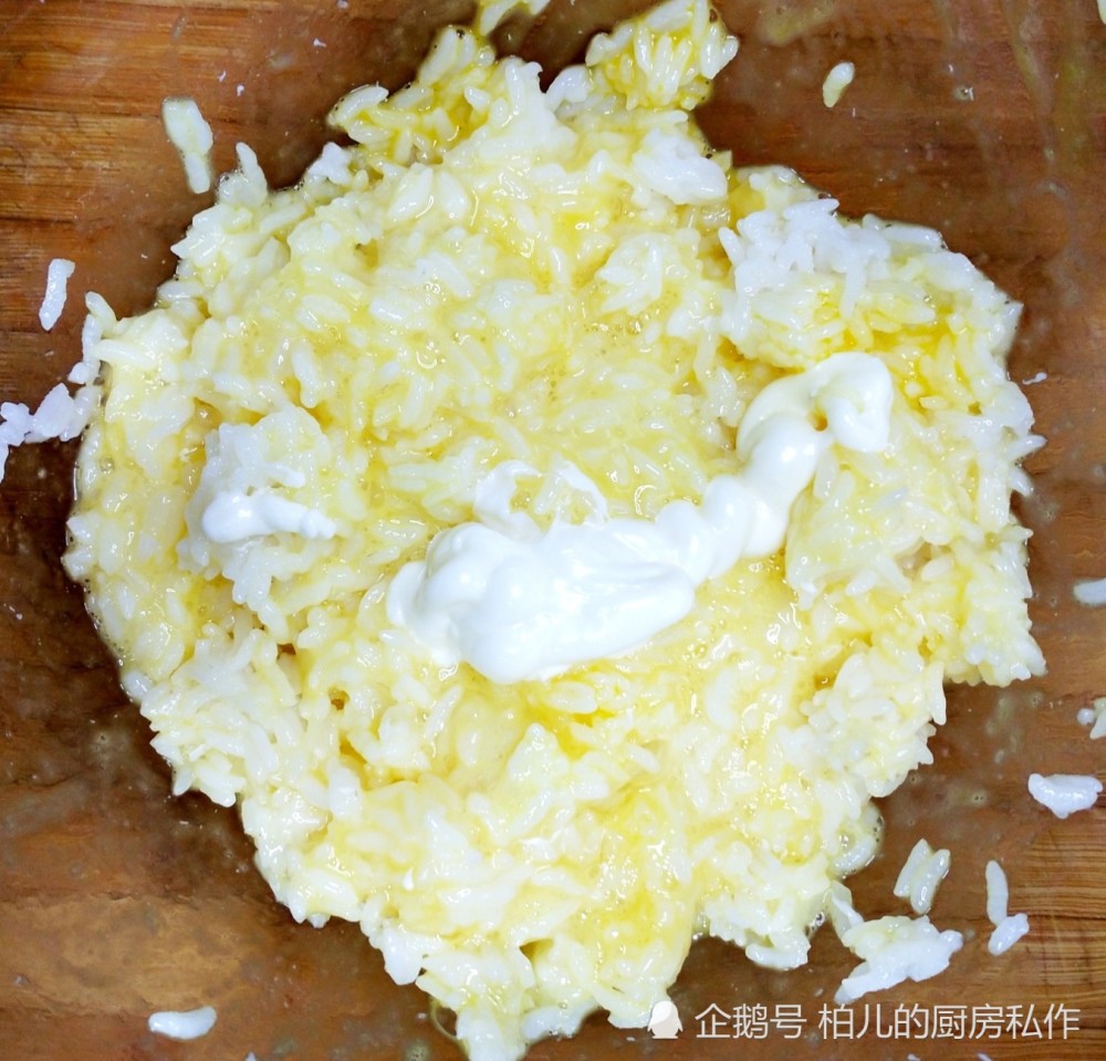 剩米饭可以这样吃 教你几步 一口一个不够吃