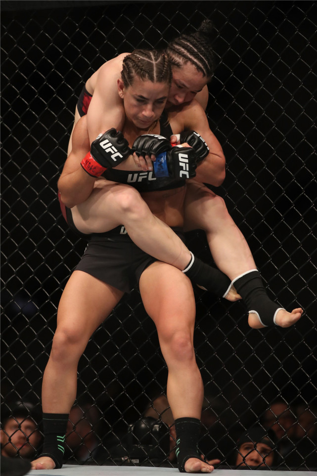 三连胜+击败TOP10 张伟丽靠什么立足UFC?