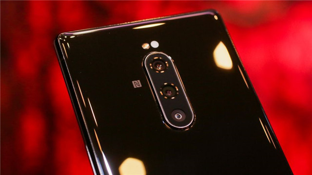 尼Xperia 1外媒评测汇总:配置强大 侧面指纹略