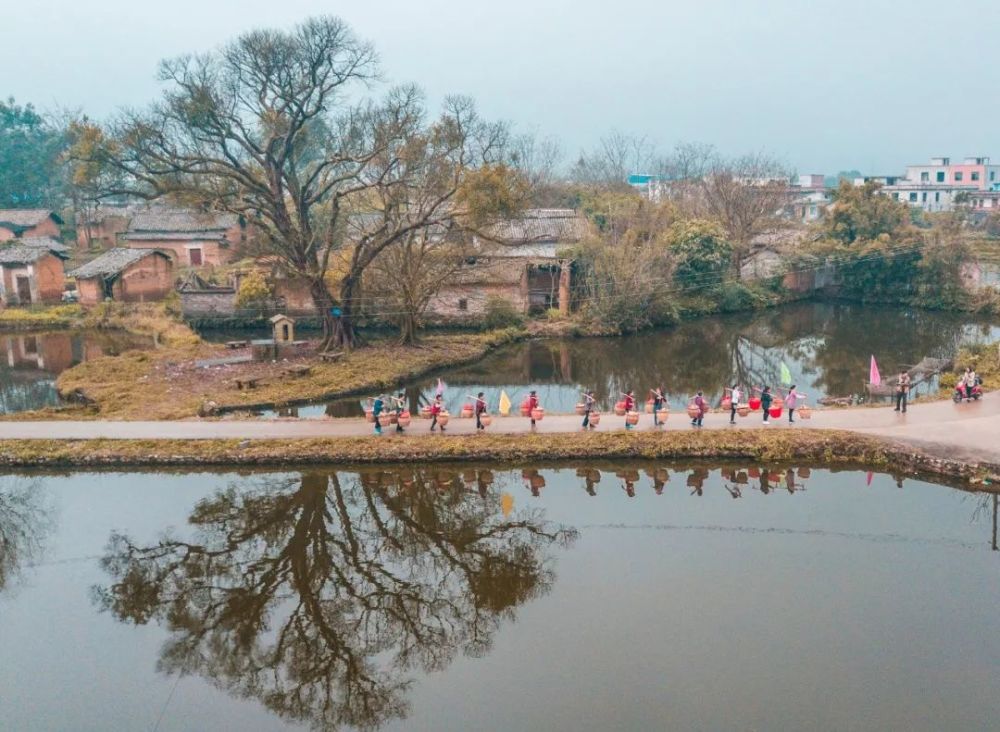 今日读图:宾阳滕村举行"胜利节"纪念抗日战争胜利74周年