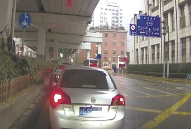 上海交警严查网格线停车 违反将罚款0元 大申网 腾讯网