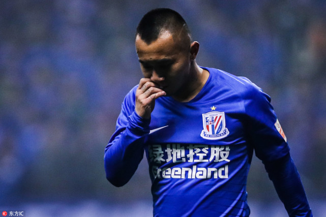 柏佳骏一肘击飞30万 同为根宝的孩子命运迥异