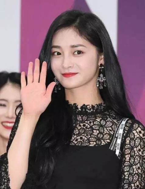 和pristin的所有成员一起跳槽到