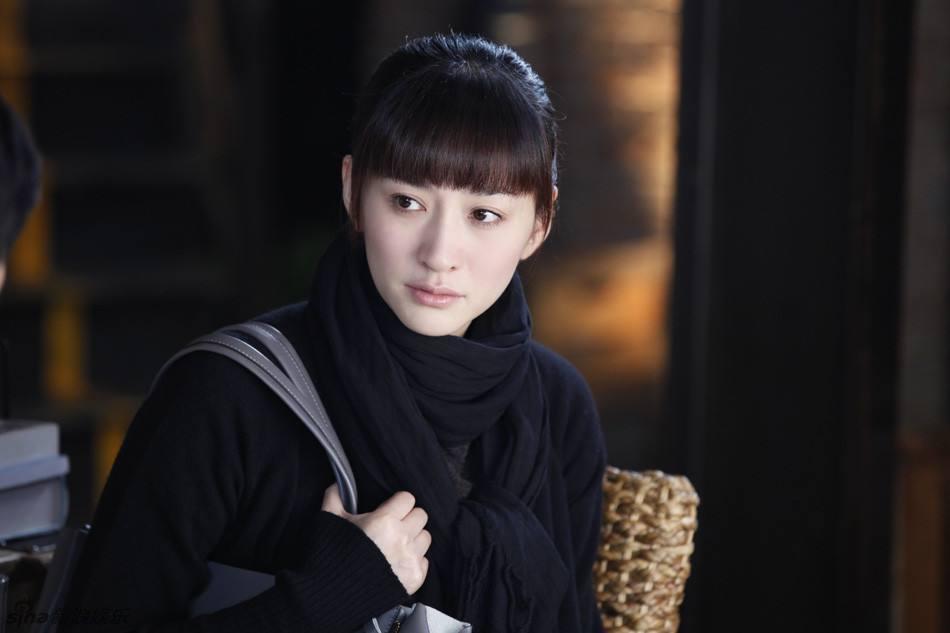 李小冉大概是最不稳定的女星了,从十八线到女一号总是在不停循环